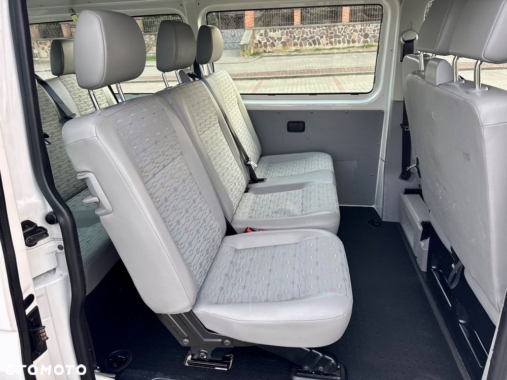 Volkswagen Caravelle - 19