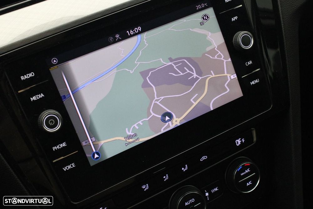 VW Passat Variant 2.0 TDI Business DSG - 23