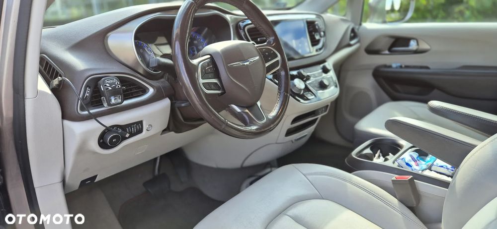 Chrysler Pacifica - 23