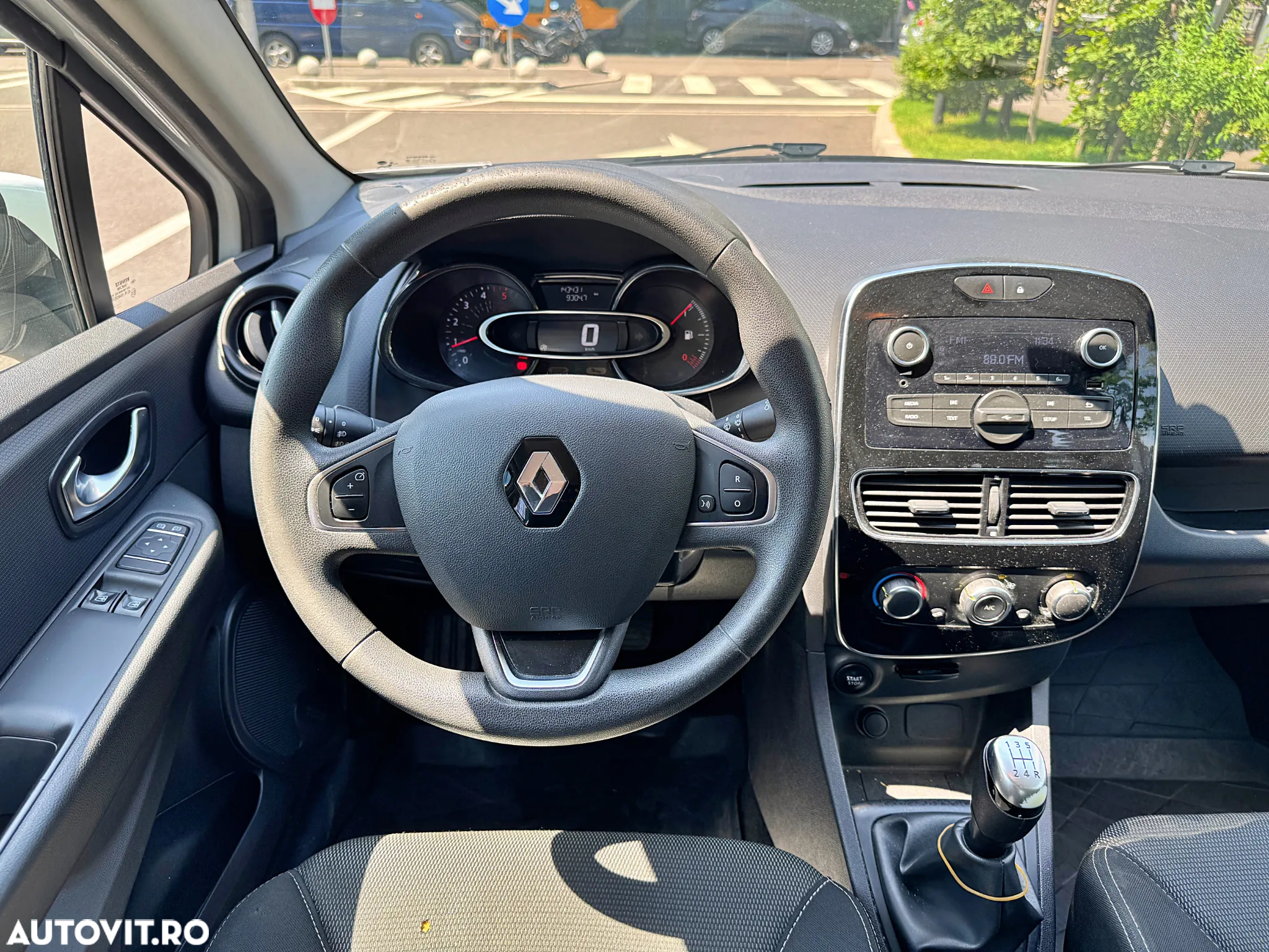 Renault Clio - 11