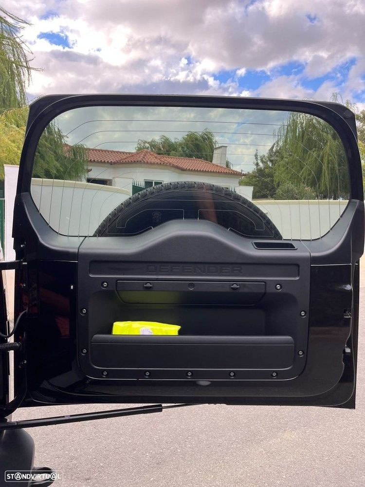 Land Rover Defender 2.0 P300e 110 AWD X-Dynamic SE - 40