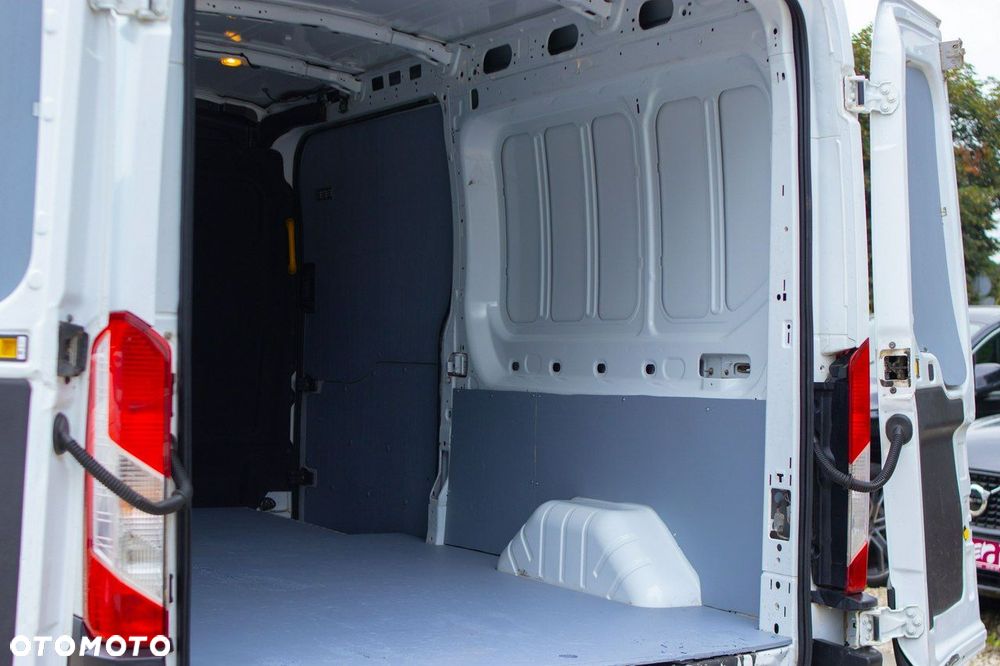 Ford Transit - 12