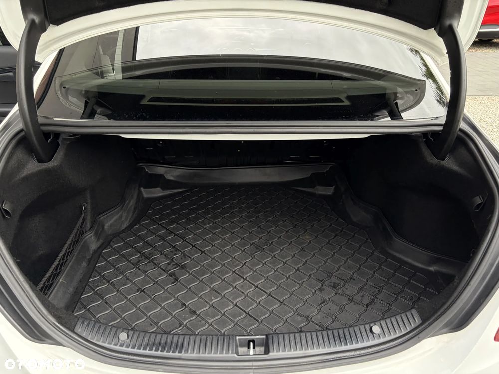 Mercedes-Benz Klasa C 200 9G-TRONIC - 36