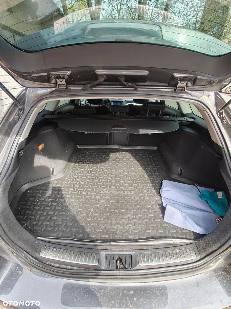 Toyota Avensis 1.8 Premium MS - 16