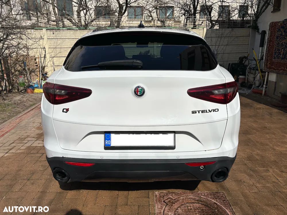 Alfa Romeo Stelvio 2.0 Turbo 16V AT8-Q4 Ti - 4