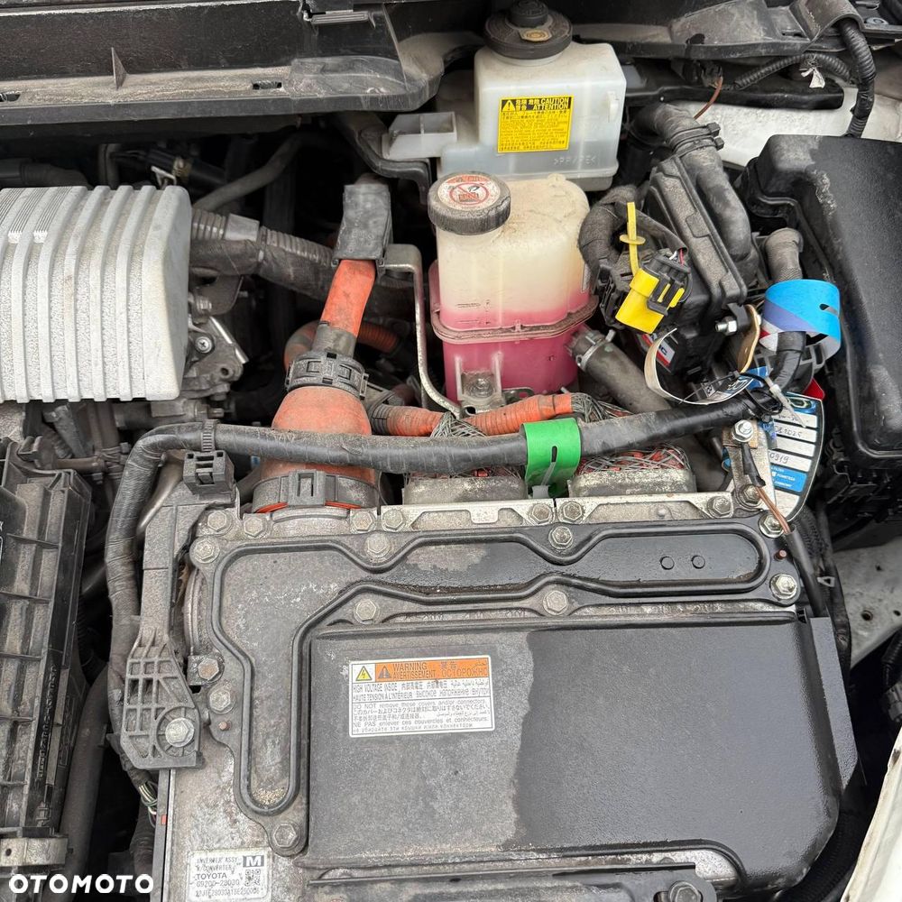 Toyota Prius (Hybrid) - 13