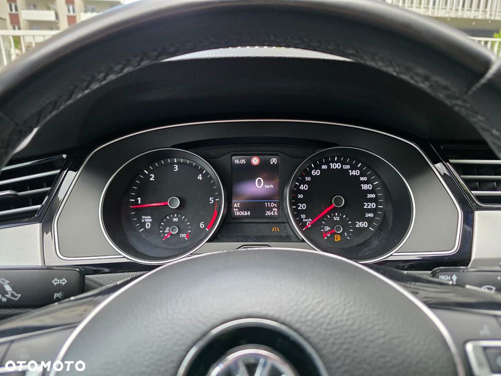 Volkswagen Passat 2.0 TDI SCR Comfortline - 22
