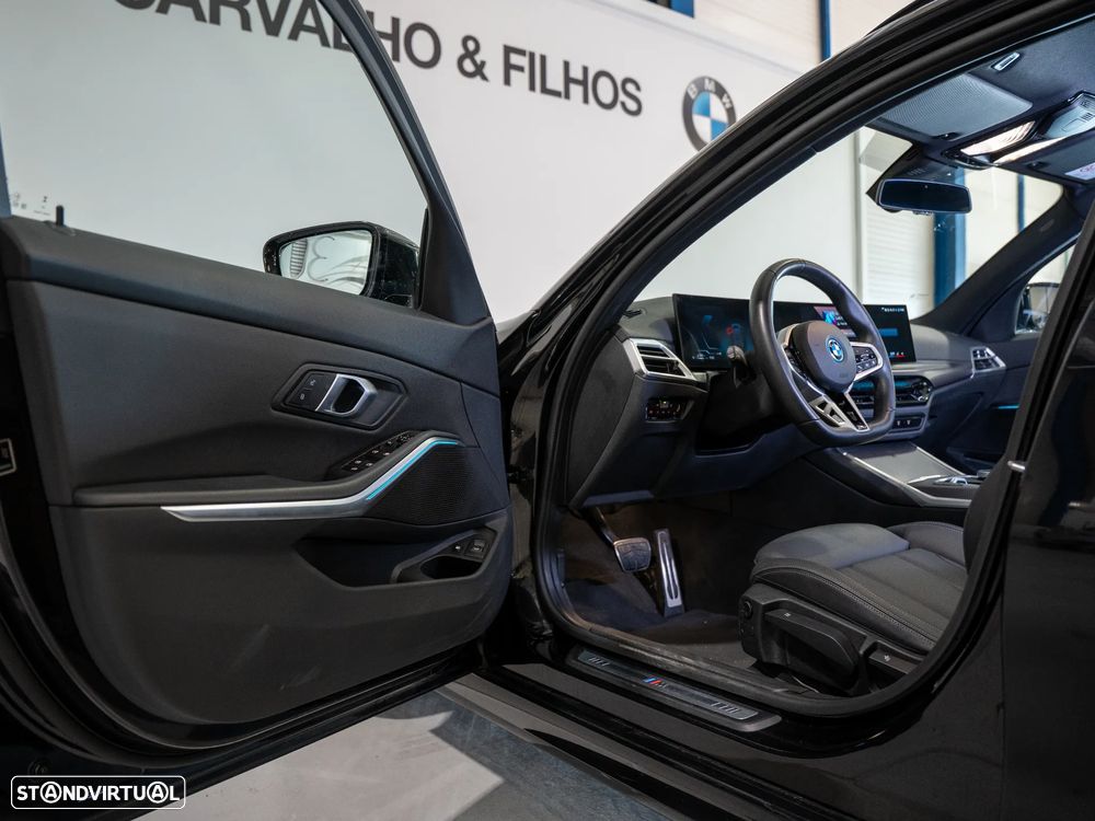BMW 330 e Pack Desportivo M Auto - 17