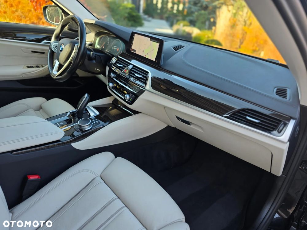 BMW Seria 5 530i xDrive Luxury Line sport - 36