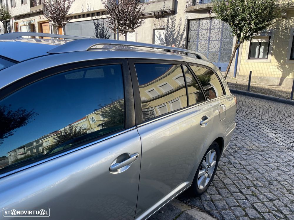 Toyota Avensis LB 2.0 D-4D - 5