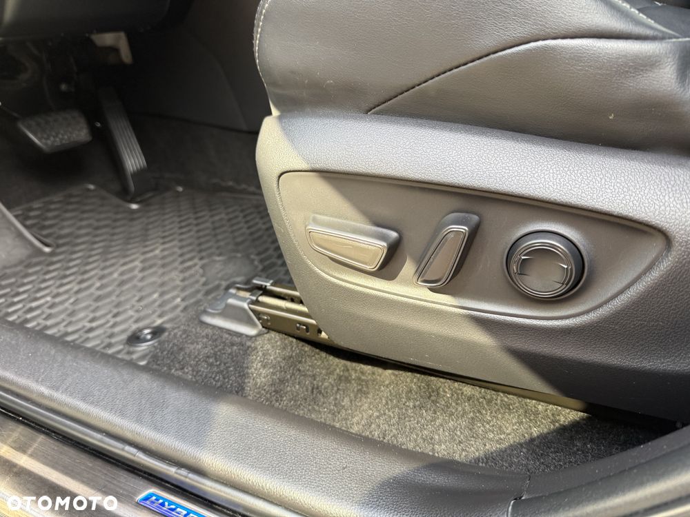 Toyota RAV4 2.5 Hybrid Black Edition by JBL 4x4 - 8