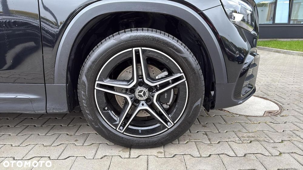 Mercedes-Benz GLB - 16