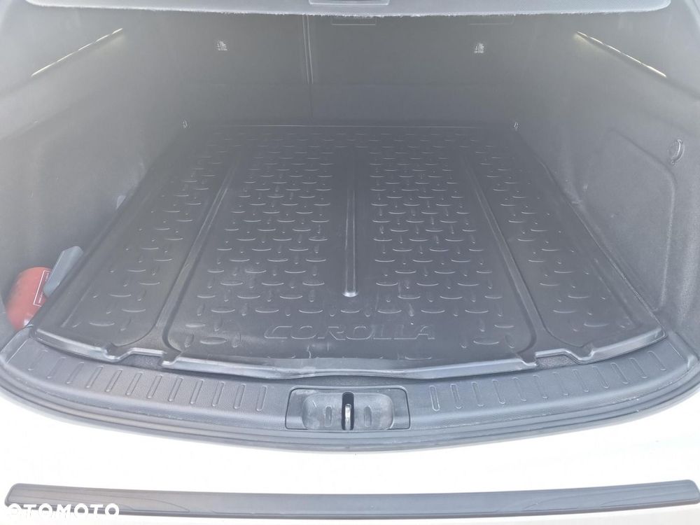 Toyota Corolla 2.0 Hybrid Trek - 12