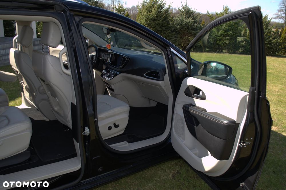 Chrysler Pacifica - 20