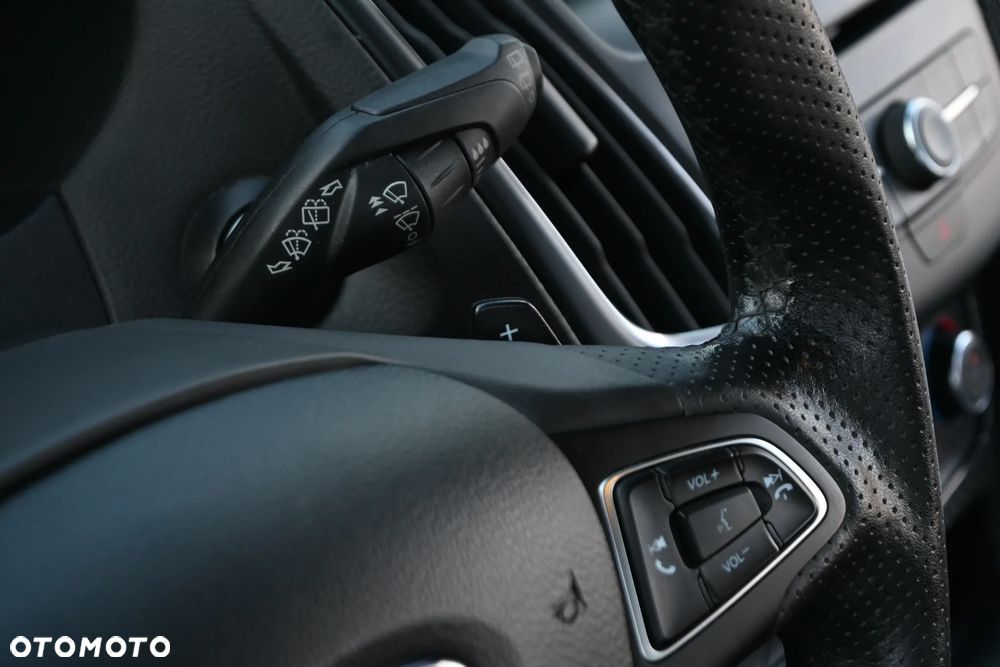 Ford Focus SW 1.5 EcoBoost S&S ST-LINE - 35