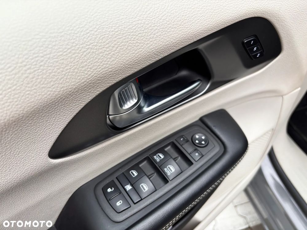 Chrysler Pacifica - 27