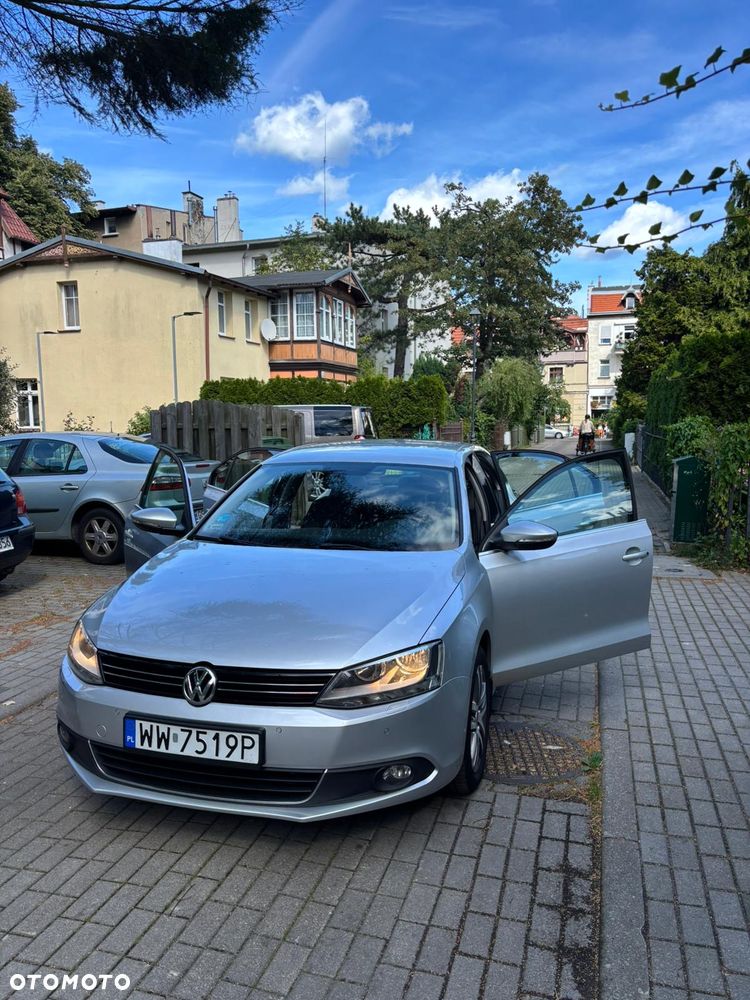 Volkswagen Jetta 2.0 TDI Highline - 12