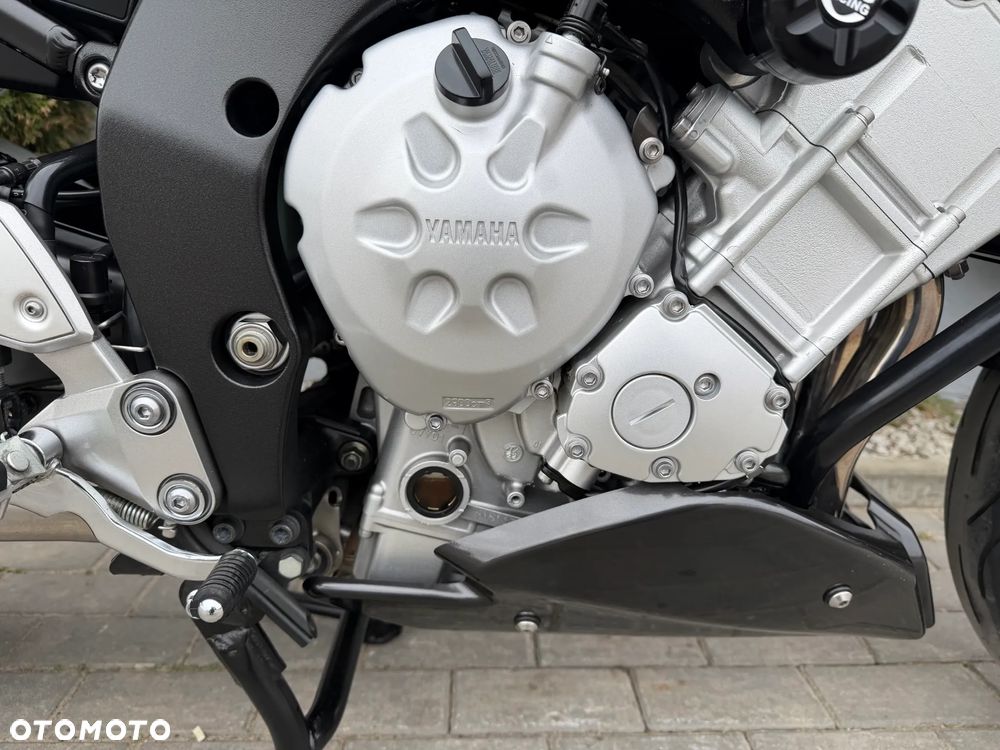 Yamaha FZ - 16