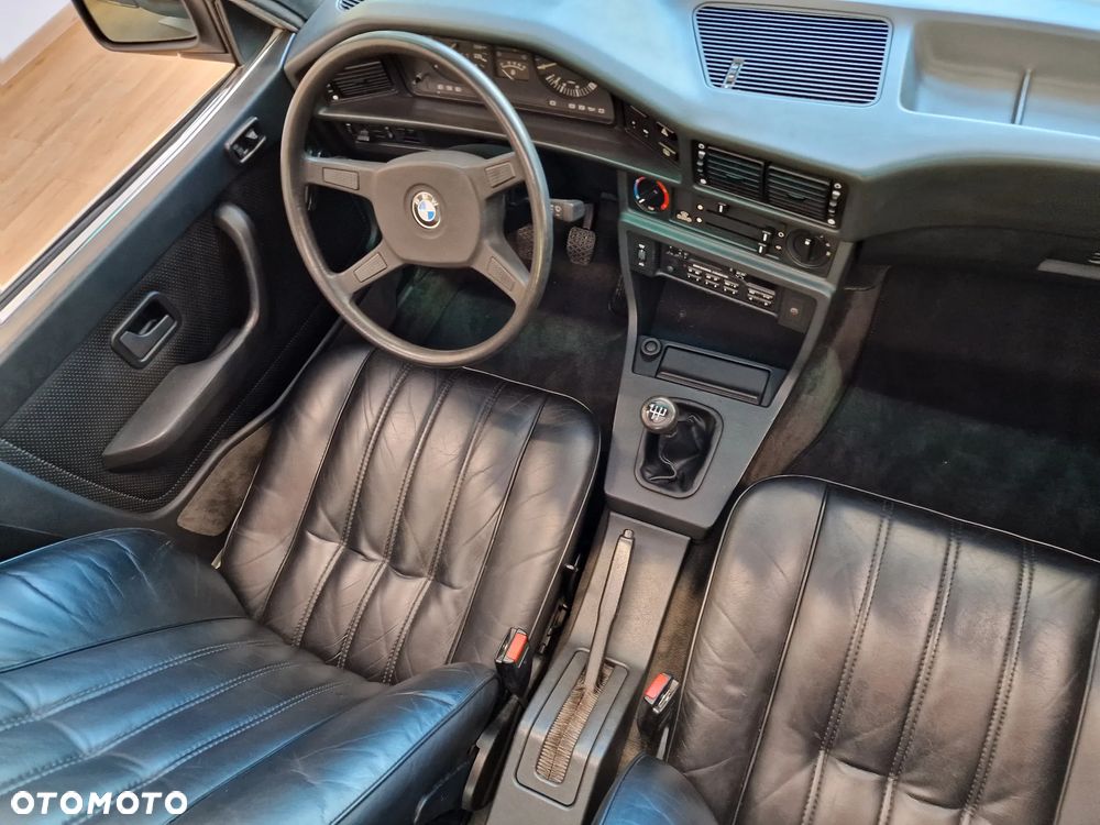 BMW Seria 5 520i - 31