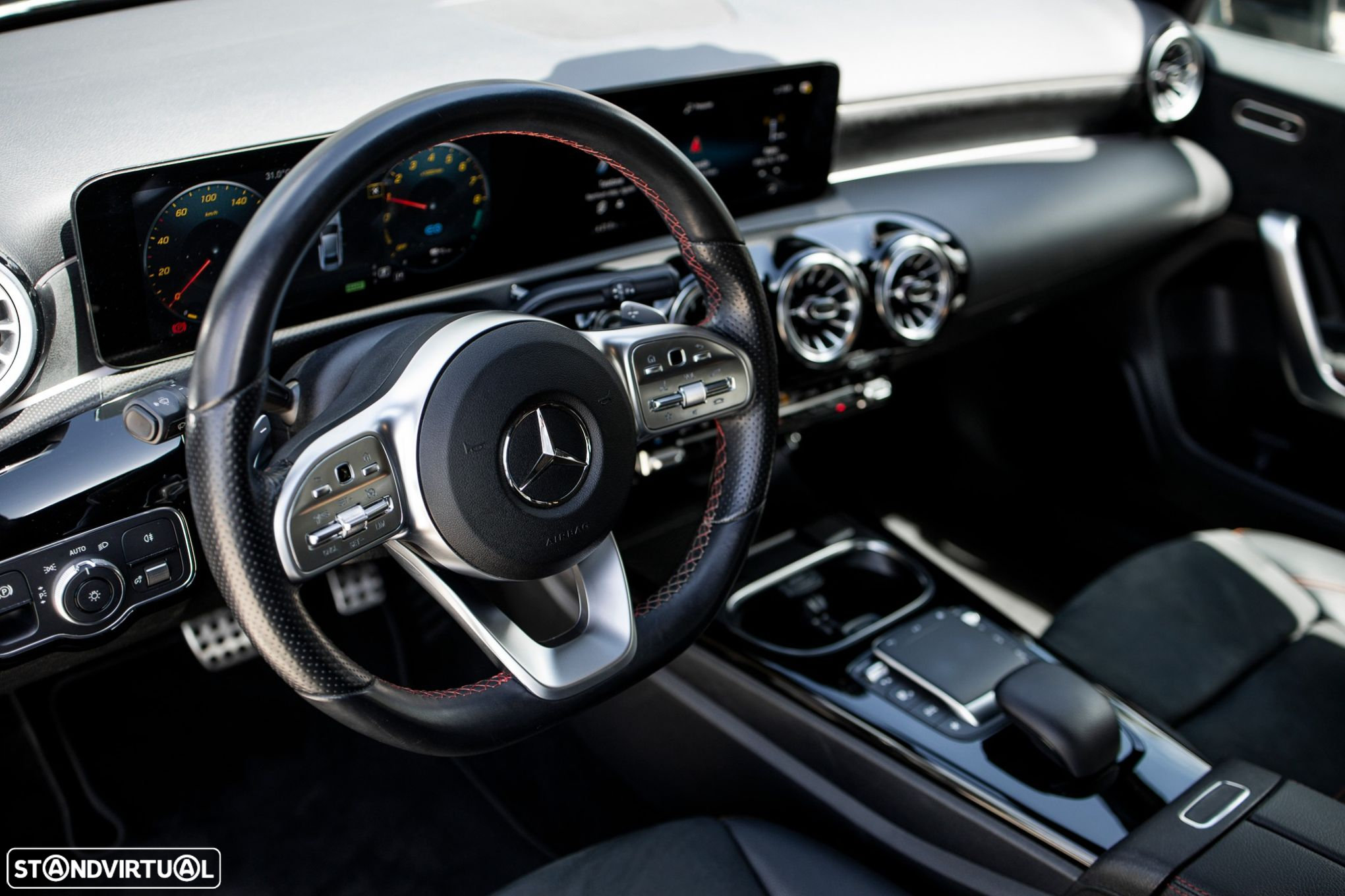 Mercedes-Benz A 250 Limousine e AMG Line - 35