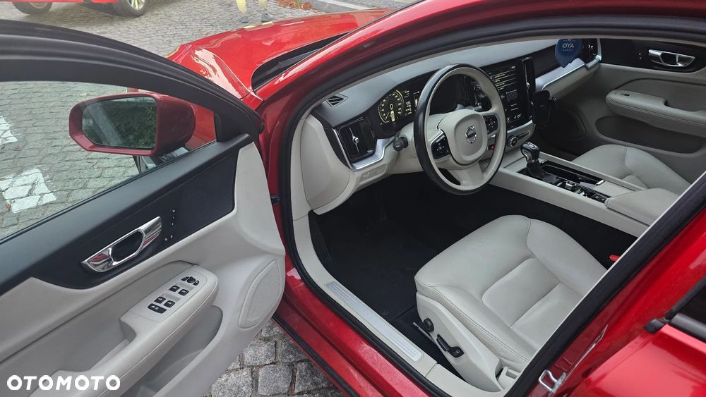 Volvo S60 T5 Momentum Pro - 8