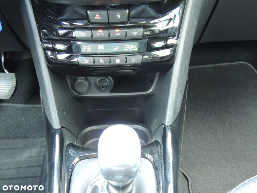 Peugeot 2008 1.2 PureTech Allure Pack S&S - 19