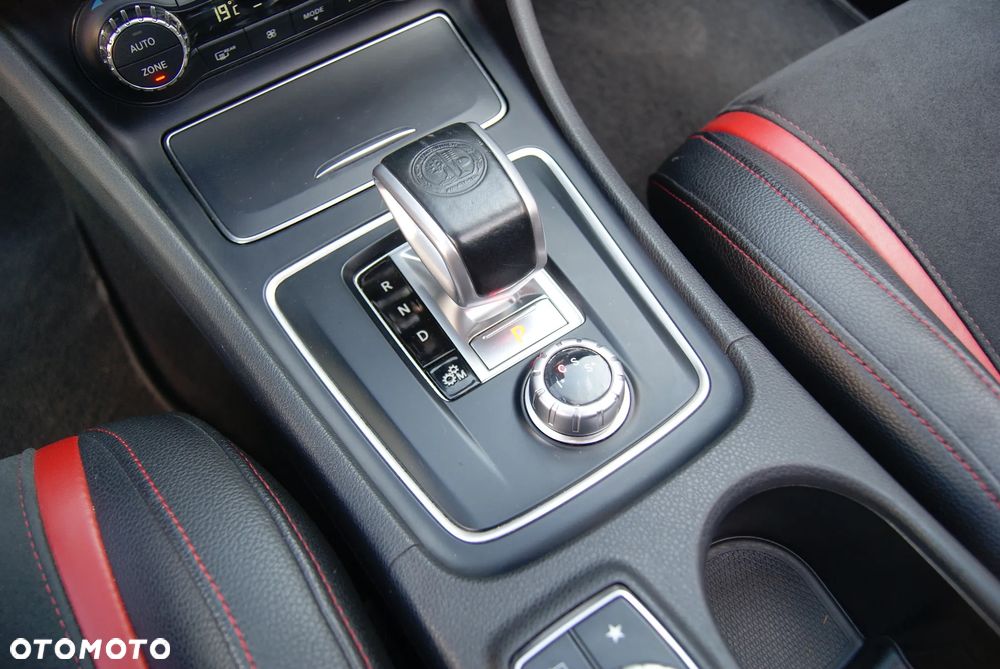 Mercedes-Benz CLA AMG 45 4-Matic - 29
