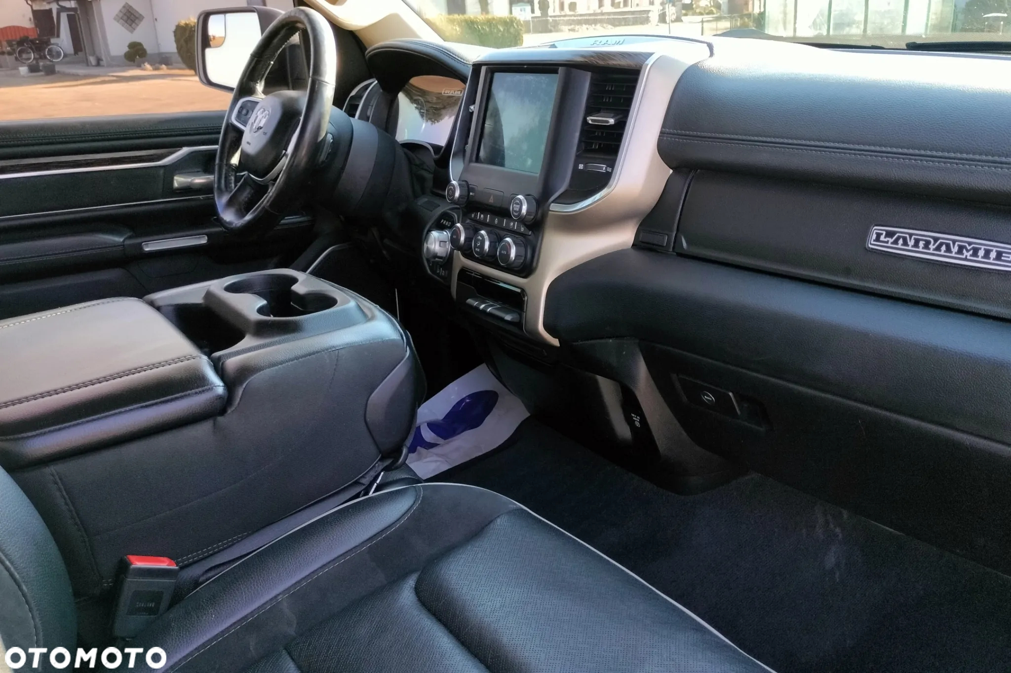 RAM 1500 Crew Cab Shortbed Laramie - 6