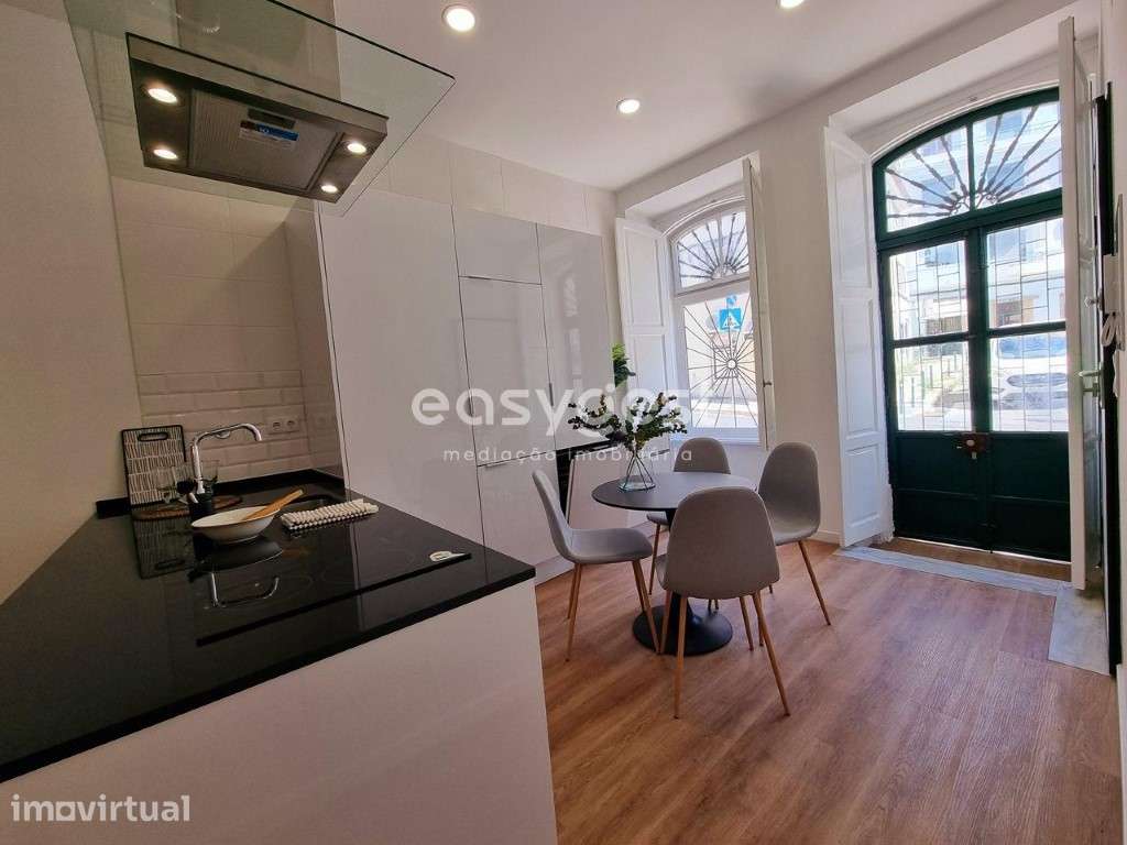 Apartamento T0 totalmente Renovado, com duas frentes e logradouro - Grande imagem: 3/15