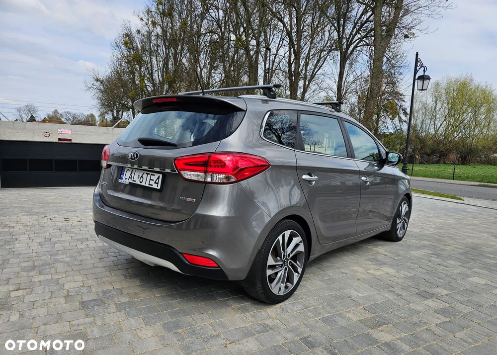 Kia Carens - 10