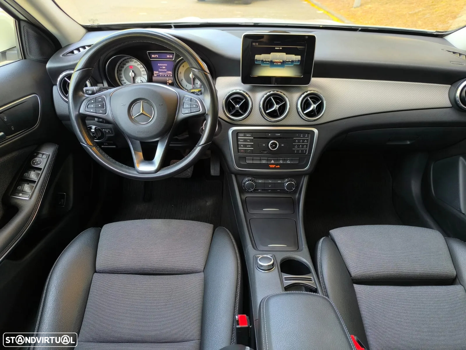 Mercedes-Benz GLA 180 7G-DCT UrbanStyle Edition - 10
