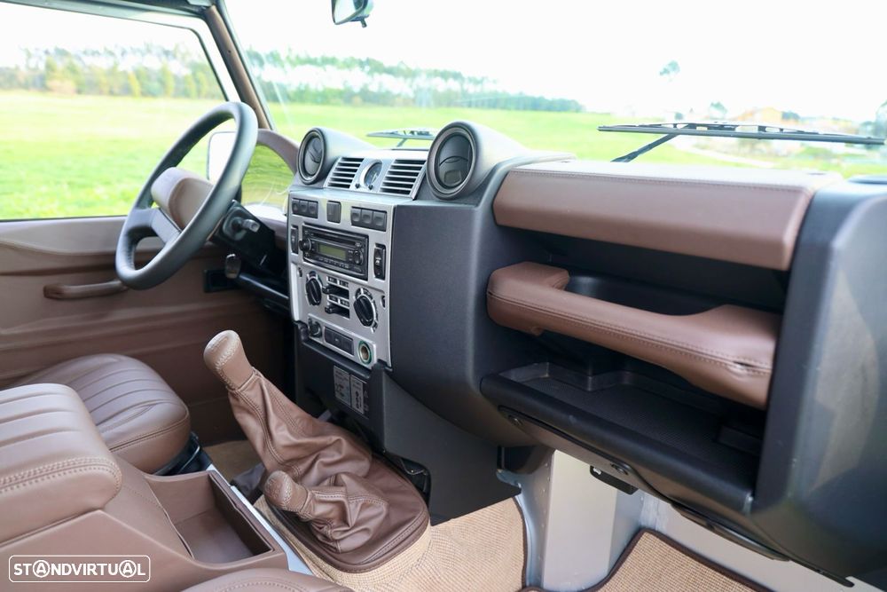 Land Rover Defender 90 2.4 CRD SE - 8
