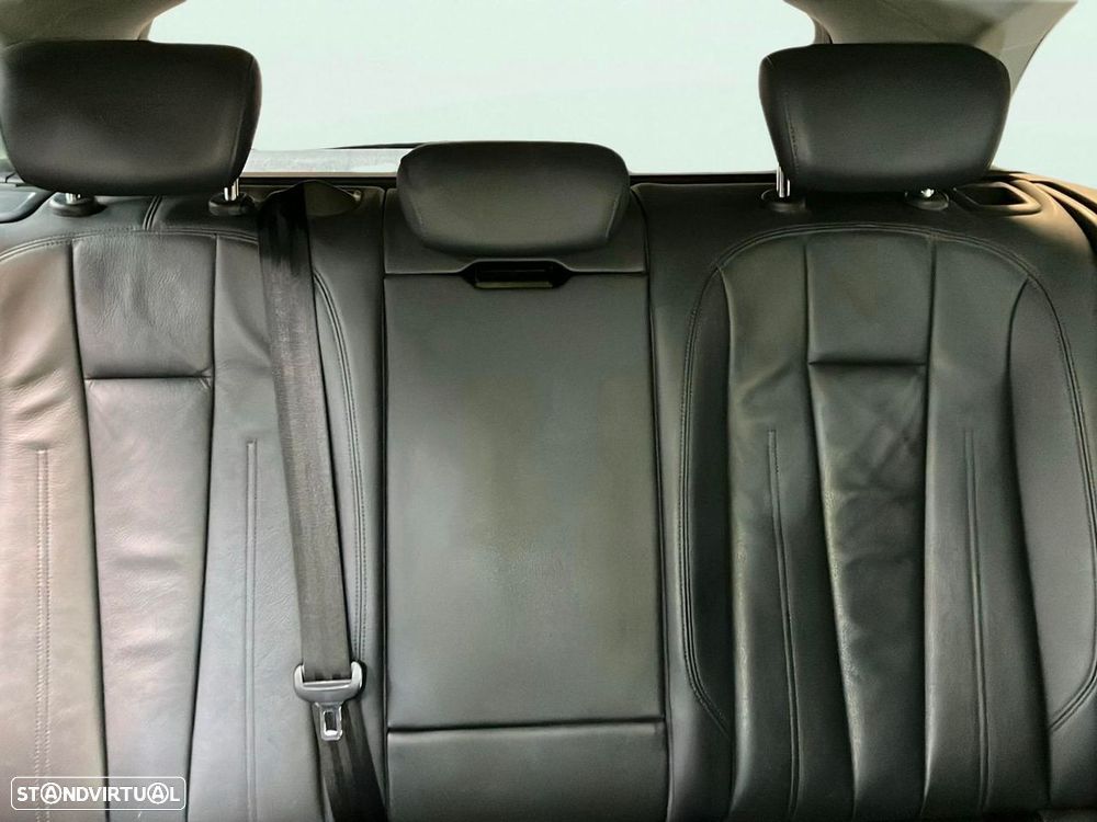 Audi A4 Avant 2.0 TDI Advance - 17