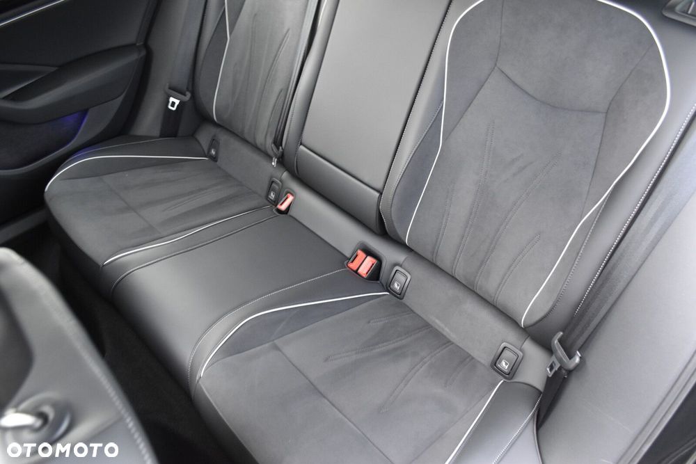Volkswagen Passat Variant 2.0 TDI SCR Elegance DSG - 30