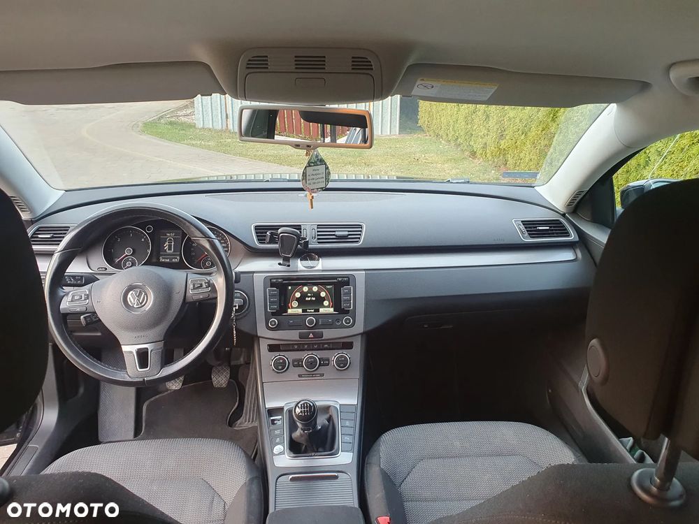 Volkswagen Passat 2.0 TDI Comfortline - 8