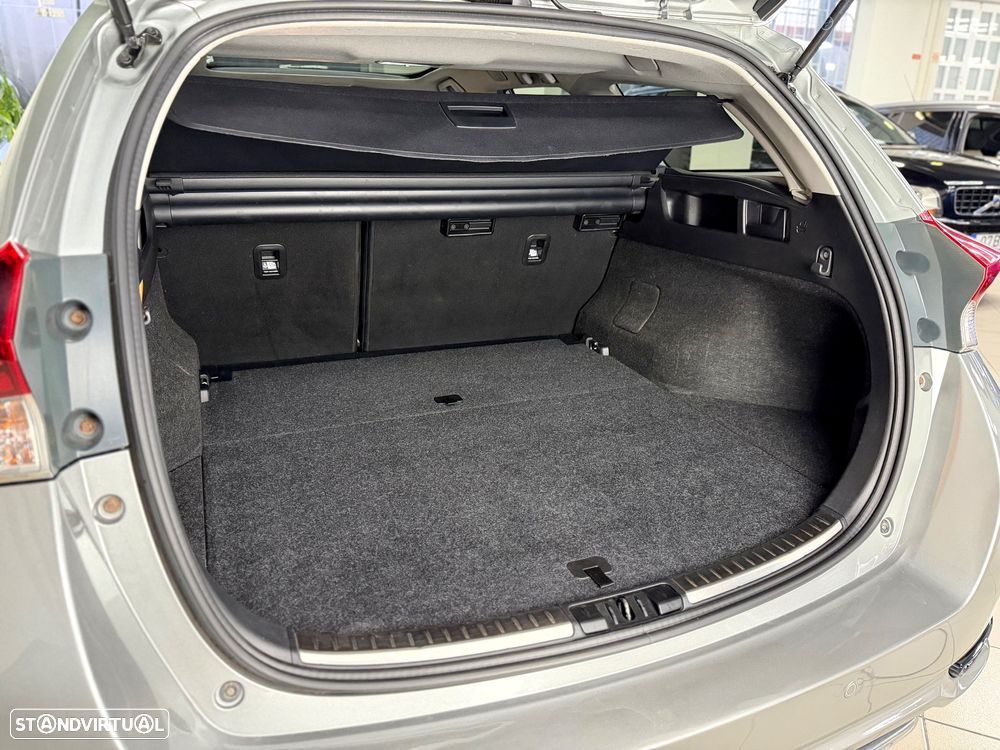 Toyota Auris Touring Sports 1.8 HSD Sport+Skyview +Navi - 22