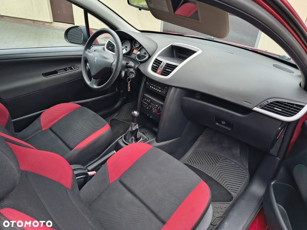Peugeot 207 - 8