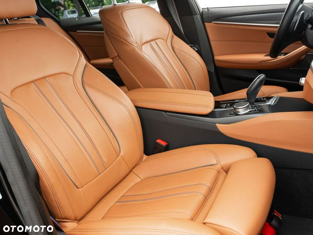 BMW Seria 5 540i xDrive mHEV M Sport sport - 33