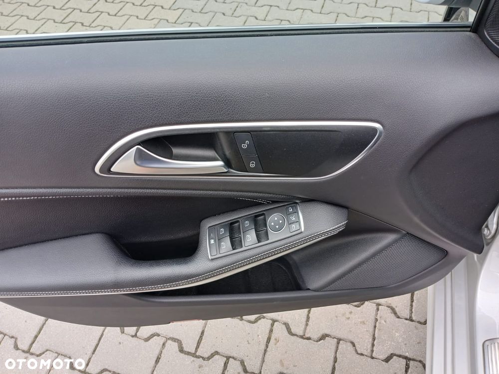 Mercedes-Benz Klasa A 180 AMG Line - 25