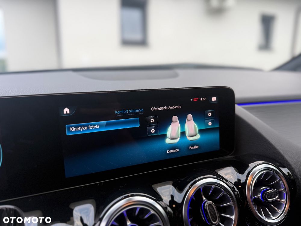 Mercedes-Benz GLA - 13