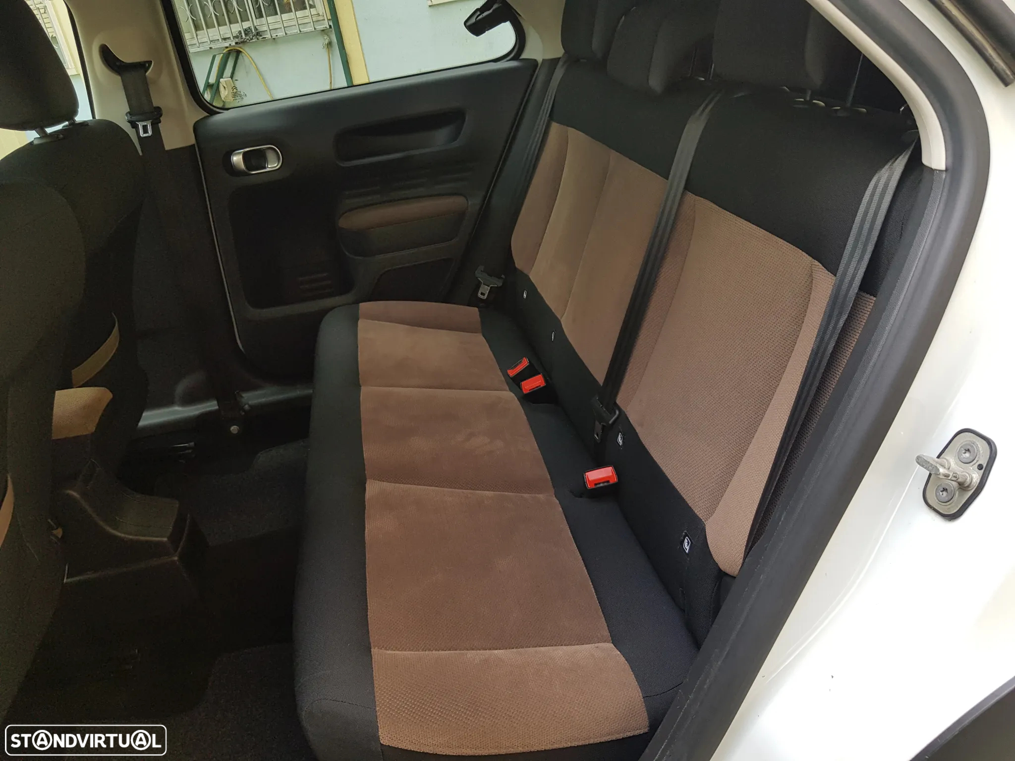 Citroën C4 Cactus 1.6 e-HDi Feel J17 ETG6 - 36