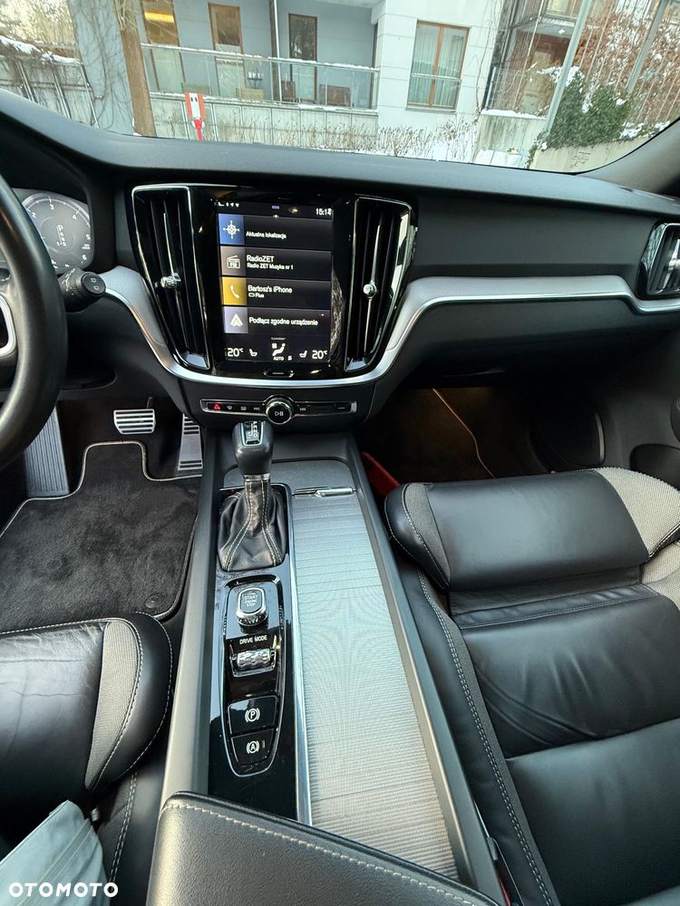 Volvo V60 D4 Geartronic R-Design - 16