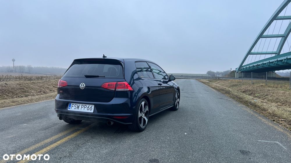 Volkswagen Golf GTI (BlueMotion Technology) - 10