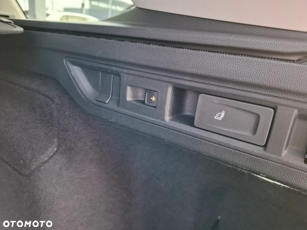 Volkswagen Passat Variant 2.0 TDI SCR DSG Elegance - 17