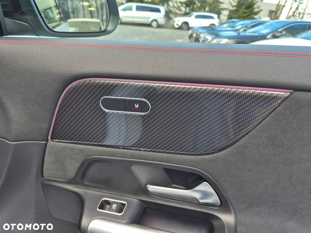 Mercedes-Benz GLA 200 AMG Line - 28