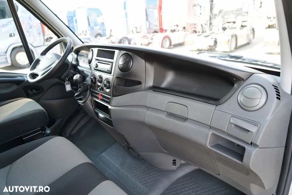 Iveco DAILY 35-130 / FRIGIDER / UNITATE THERMO KING / DHOLLANDIA LIFT / AUTOMAT / IMPORTAT - 35