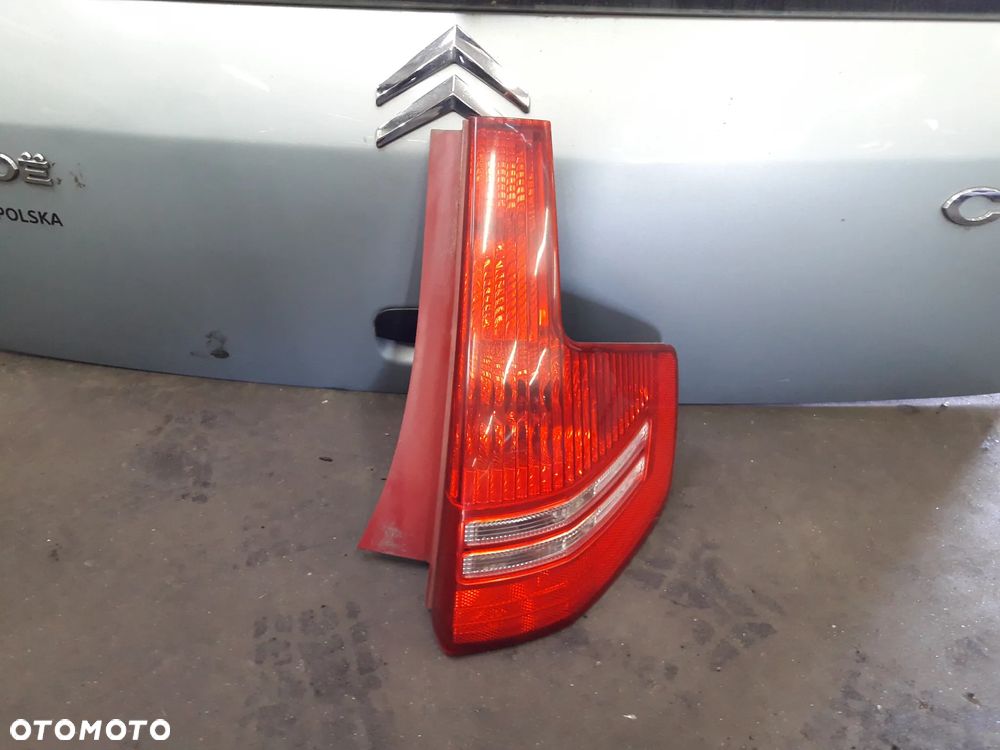 * LAMPA TYLNA PRAWA, LEWA CITROEN C4 * - 3