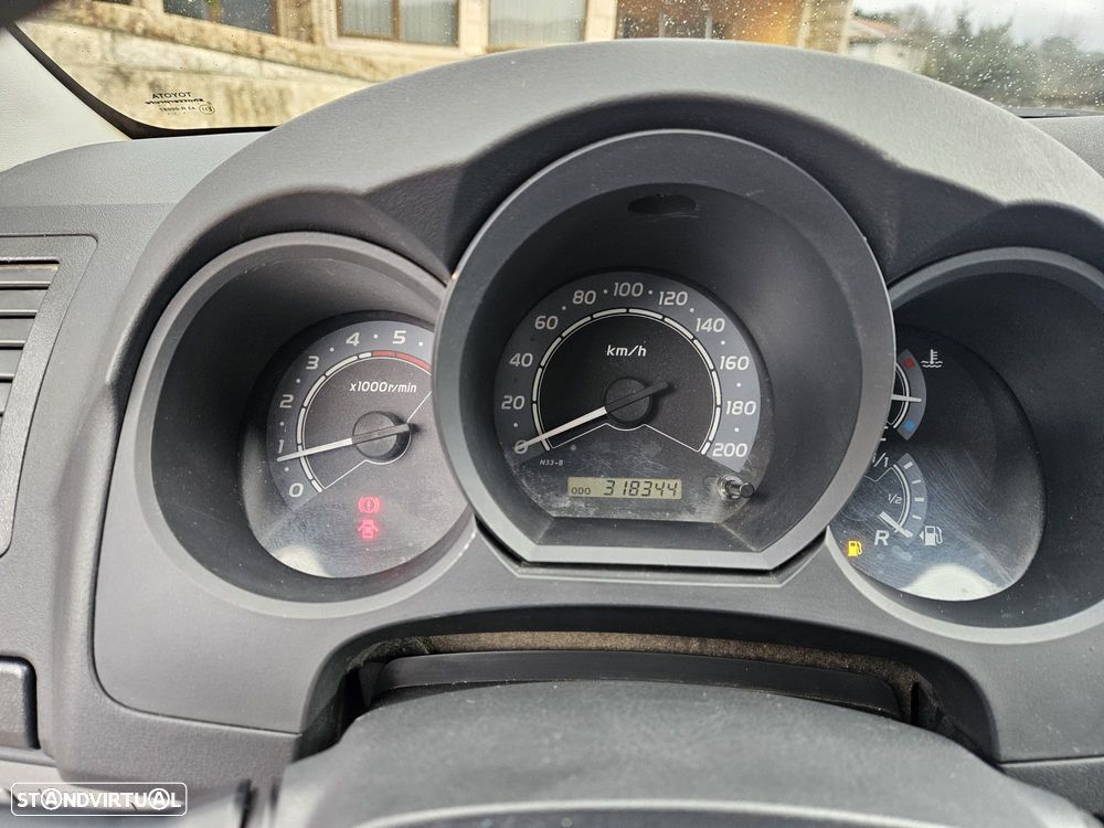 Toyota HILUX 5 LUGARES 2.5 CC 102 CV - 13