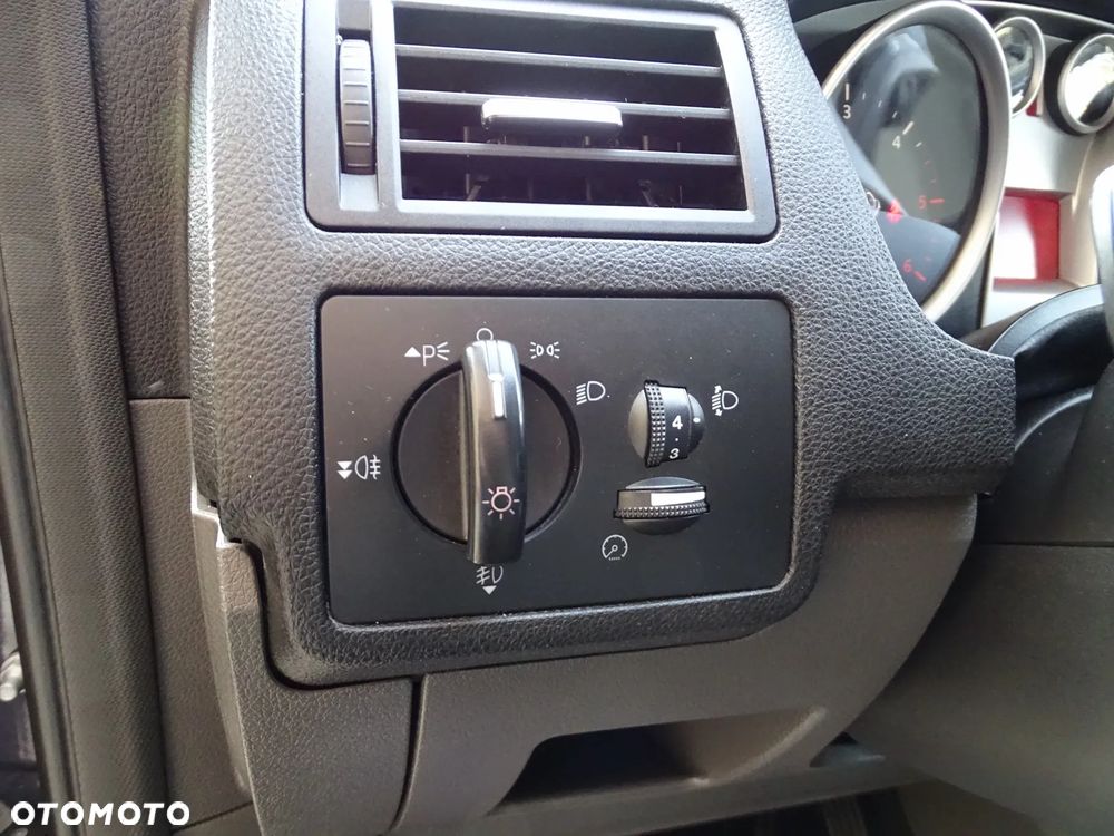 Ford Kuga 2.0 TDCi 2x4 Champions Edition - 31