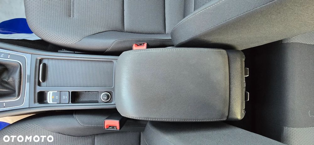 Volkswagen Golf 1.6 TDI BMT Comfortline - 29